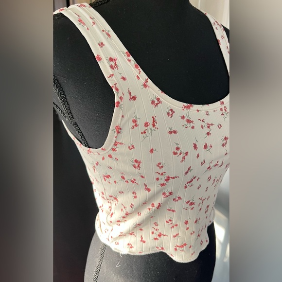 top sleeveless - Picture 2 of 2